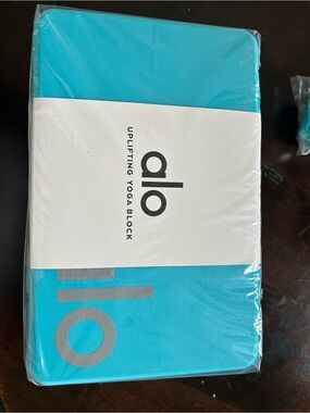 ALO yoga block new in pkg